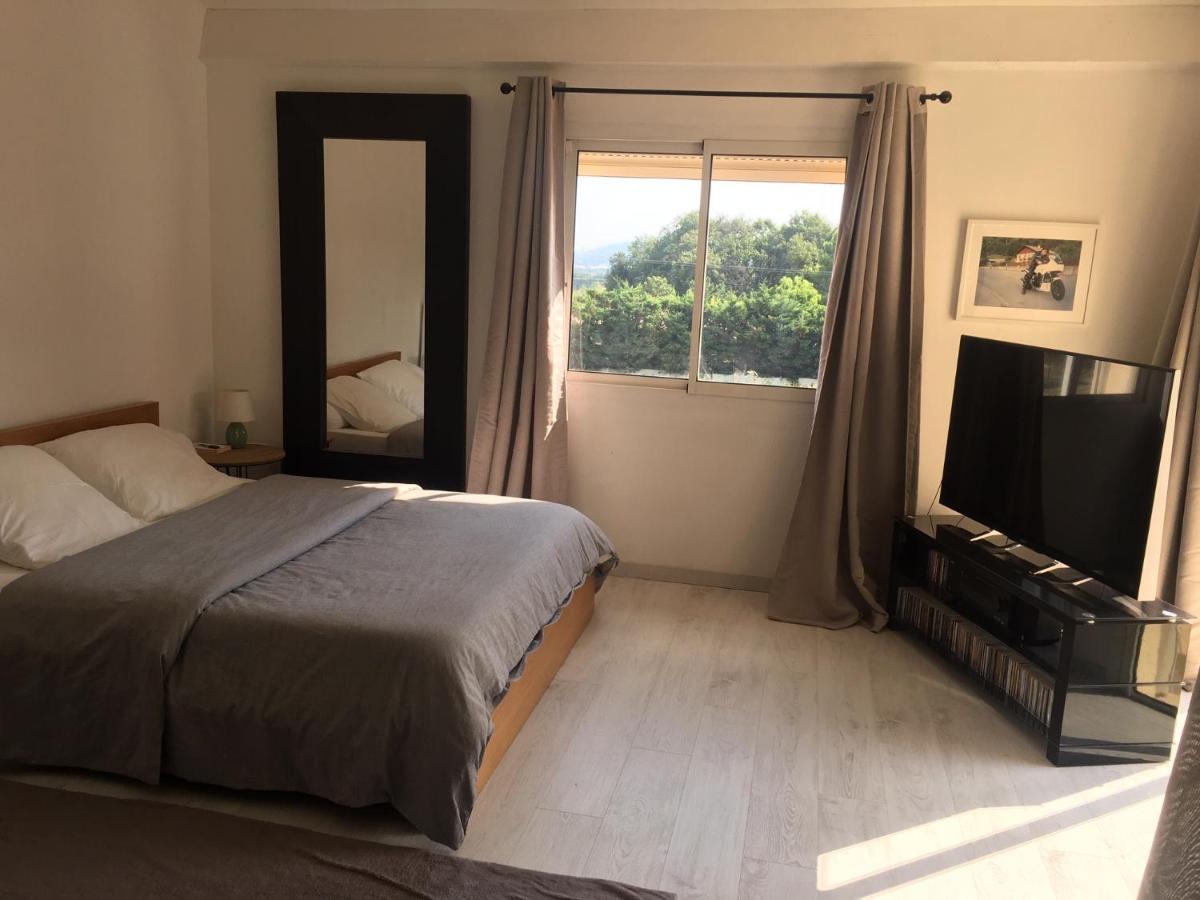 Mas Jasmin Apartment Рошфор-дю-Гар Екстериор снимка