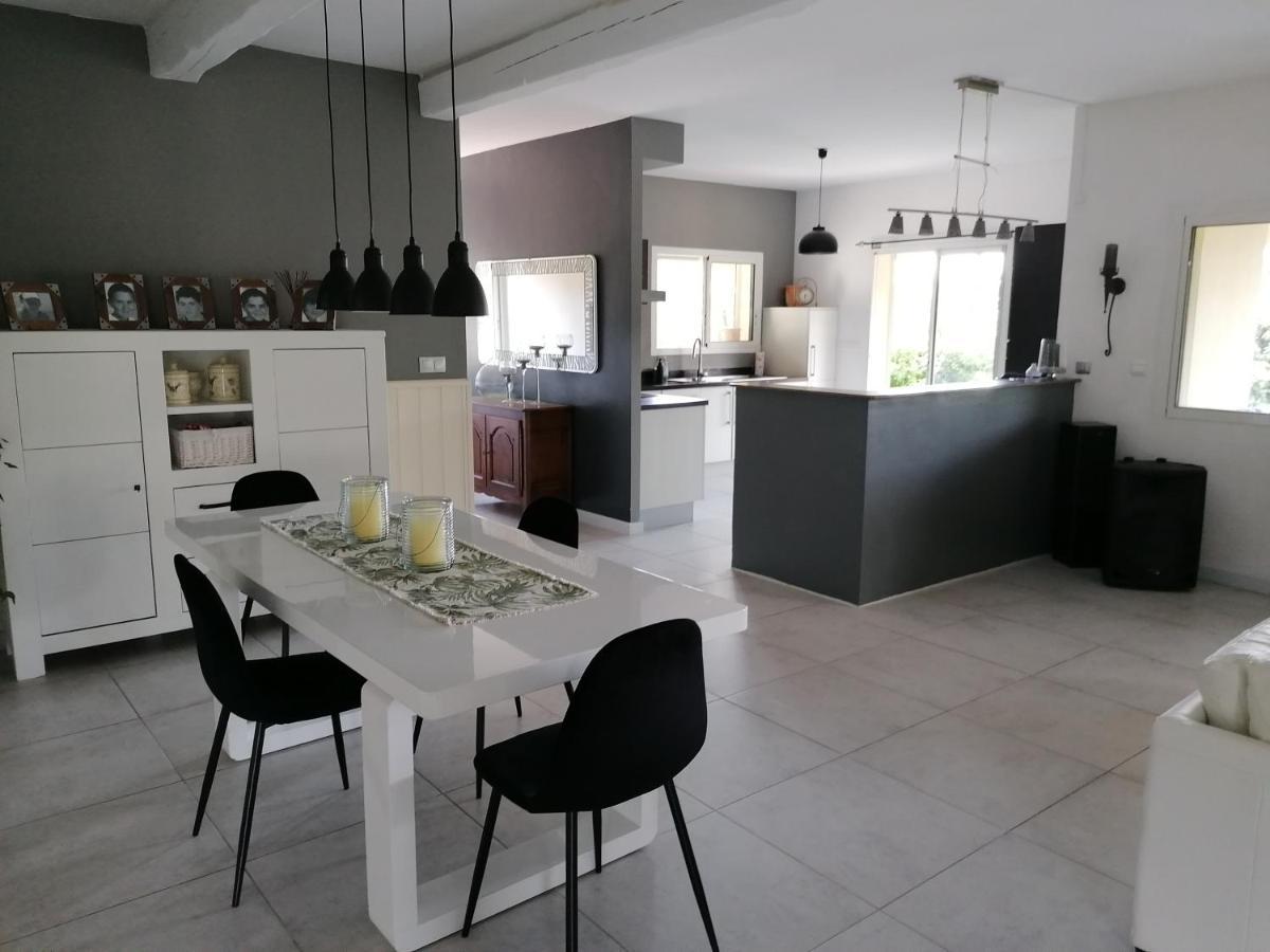 Mas Jasmin Apartment Рошфор-дю-Гар Екстериор снимка